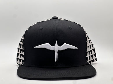 'IWA Huinākolu Black/White Snapback (White Embroidery)